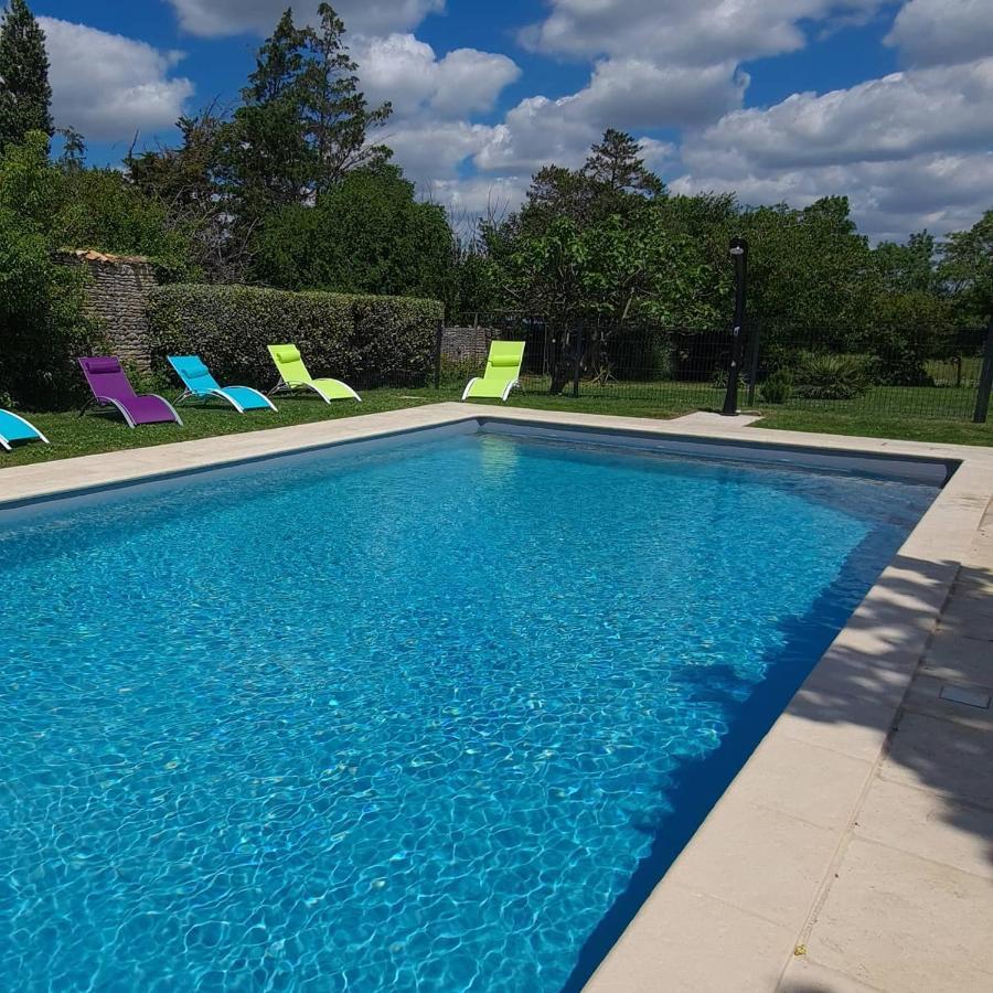 L'Enclos Bleu, Gite - Marais Poitevin Avec Piscine Chauffee Chaille-Les-Marais Kültér fotó