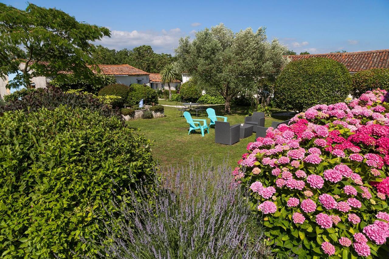 L'Enclos Bleu, Gite - Marais Poitevin Avec Piscine Chauffee Chaille-Les-Marais Kültér fotó